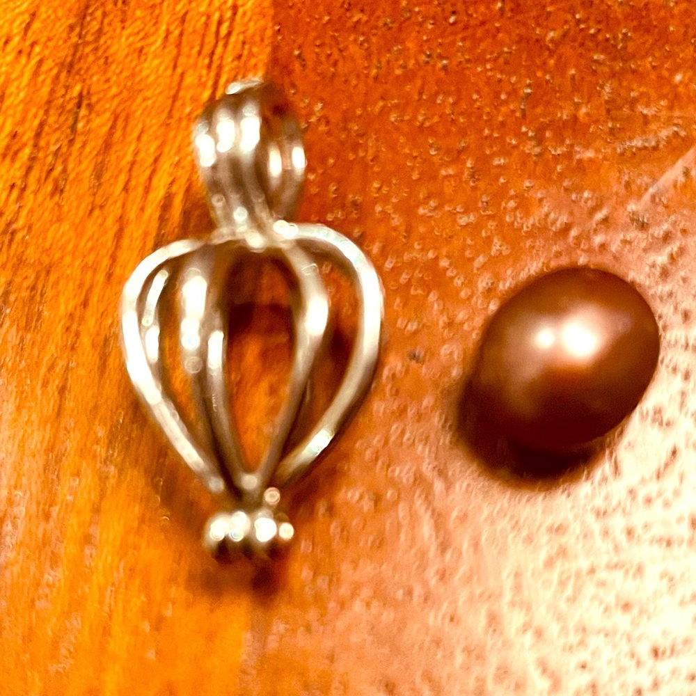 Caged Pearl Pendant Necklace. NEVER USED.